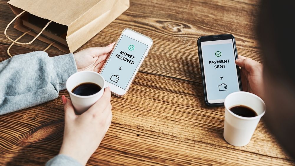 Cum folosesc românii aplicația Salt Bank: Aceștia scriu „Îmi pare rău” sau „Te iubesc” în transferuri bancare