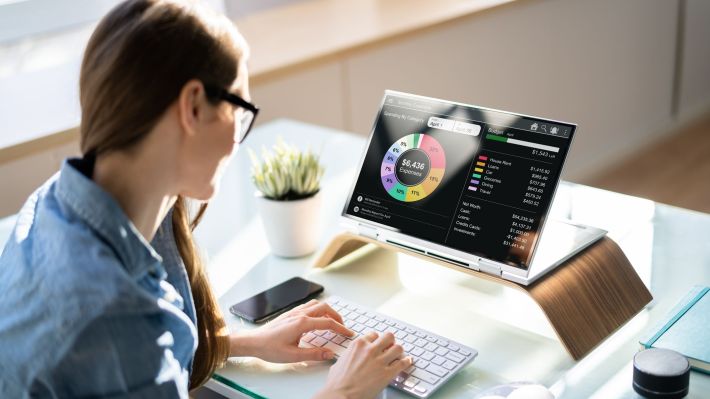 3 burse de studiu la masterul „Fintech – Finanțe și tehnologie digitală" oferite de RoFin.tech