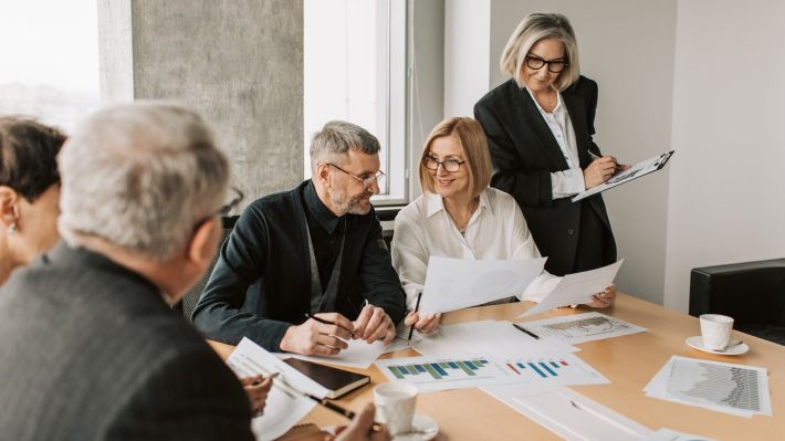 Mai puține femei în consiliile companiilor de servicii financiare europene în 2023