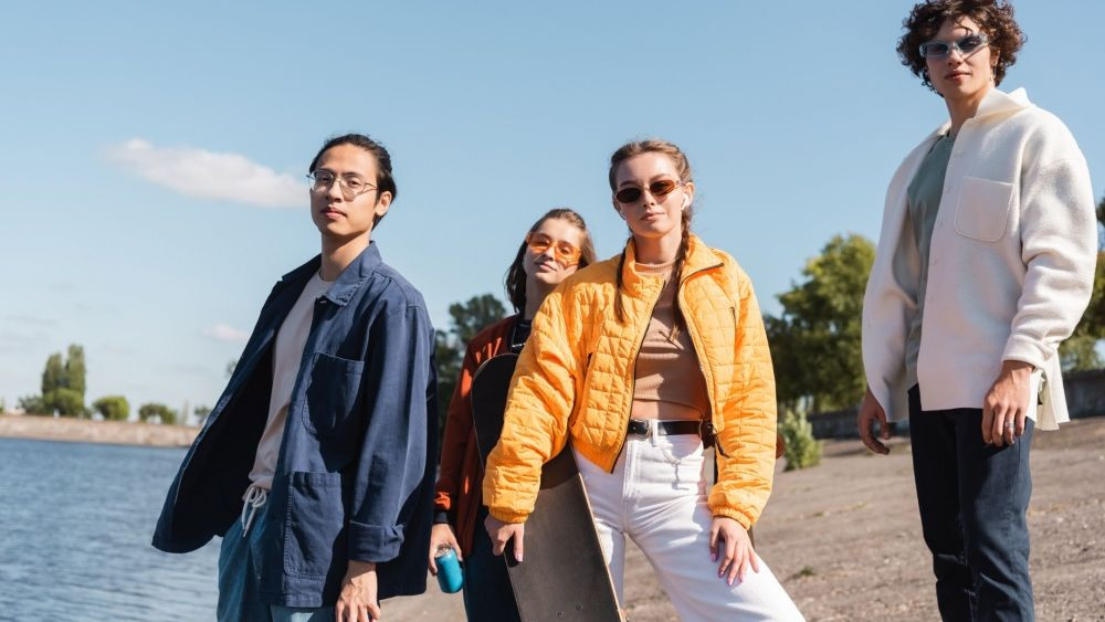 Studiu: Gen Z strânge bani pentru Bali, Baby Boomers pentru zile negre