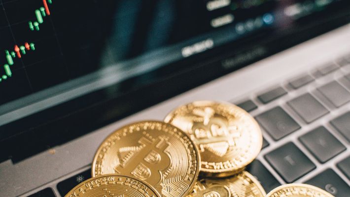 Creșterea Bitcoin, alimentată de discuții despre ETF-urile spot și decizii recente SEC