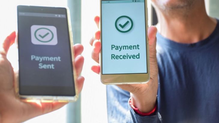 Salt Bank introduce RoPay în aplicație: cum funcționează schema de plăți făcută de români