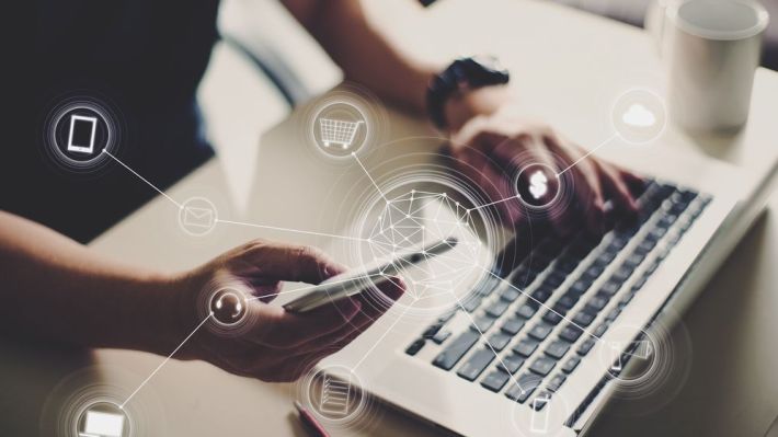 RoPay s-a lansat în România: noua schemă oferă plăți instant cu mobilul, între bănci diferite, chiar și în zilele fără program la bancă