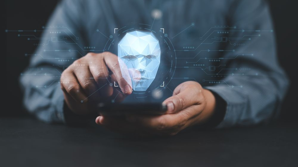 Fraudele deepfake: când AI-ul face celebritățile să promită investiții de succes. Cum le poți recunoaște