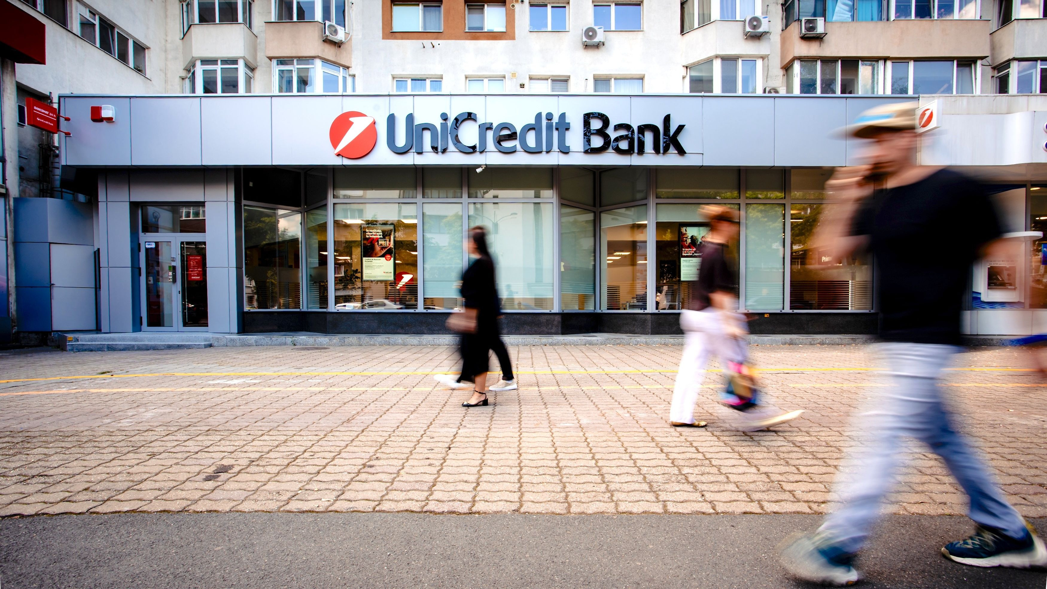 UniCredit deschide o sucursală nouă, în Dorobanți, specială pentru românii cu bani: Clienții vor avea un bancher personal, acces la lounge-uri și prioritate la aeroport