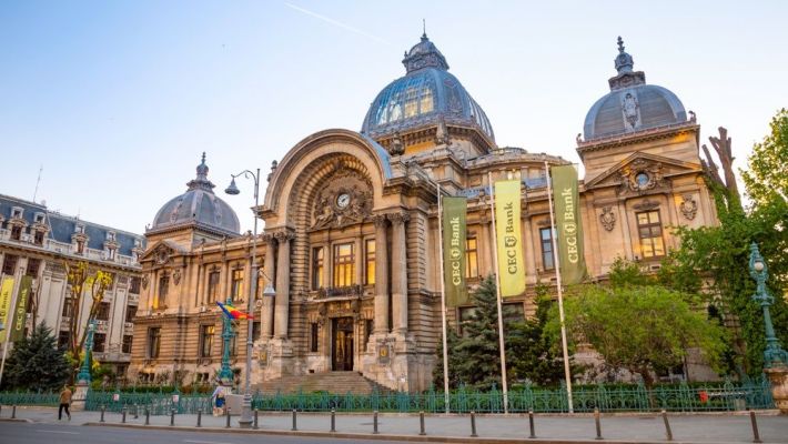 „Schimbare la față” la cea mai veche bancă din România: CEC Bank își schimbă aplicația bancară