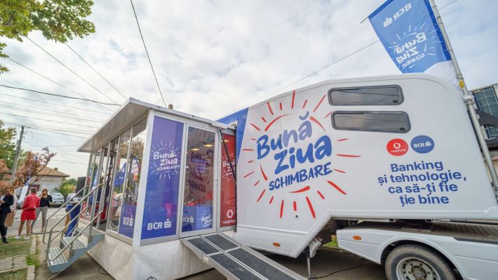 BCR și Vodafone au lansat unități mobile digitale pentru sate