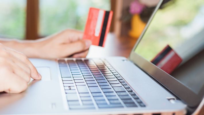 IRES: Jumătate dintre românii utilizatori de servicii bancare efectuează plăți online