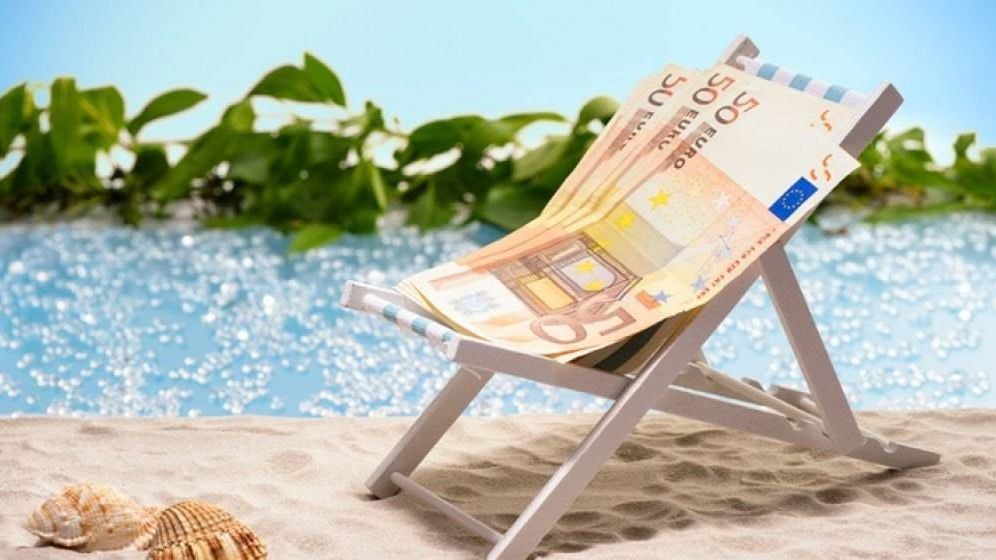 Primul concediu din vara scumpirilor se face acasă: jumătate dintre români rămân în țară