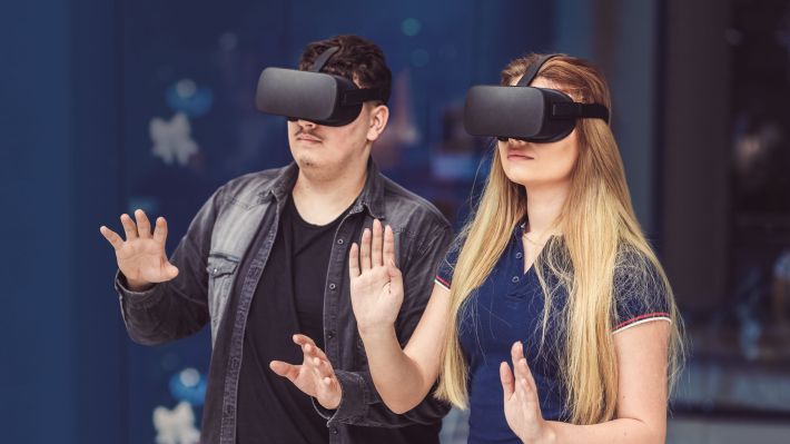 Trenduri în tehnologia anului 2023: Superaplicații, metaverse și sistem imunitar digital