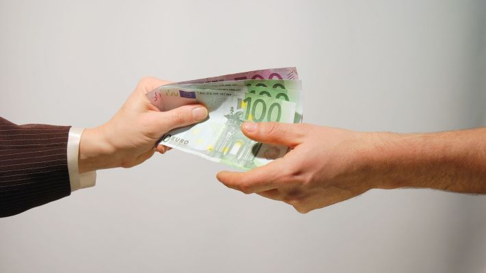 Analiză Simplu Credit IFN: Cum au evoluat piața de microcredite și comportamentul de împrumut