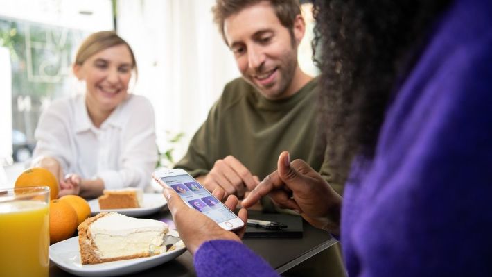 Platforma financiară Vivid ajunge și în România. Ce servicii oferă