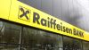 Raiffeisen Bank renunță la casierii