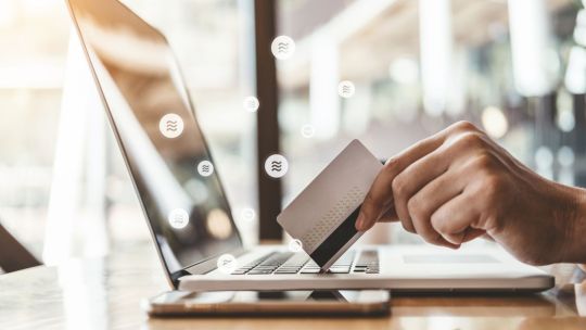 1 din 3 români renunță la interacțiunea fizică cu băncile