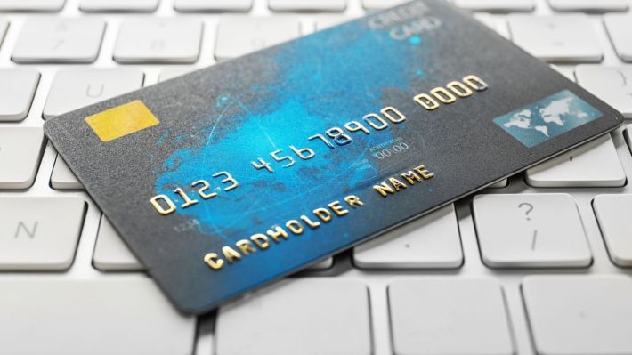 Ce carduri de credit oferă băncile?