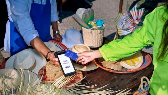 81% dintre turiștii români vor plăti digital