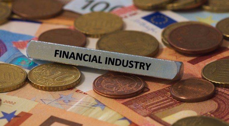 Industria financiara si permanenta sa remodelare: care este elementul care schimba regulile jocului