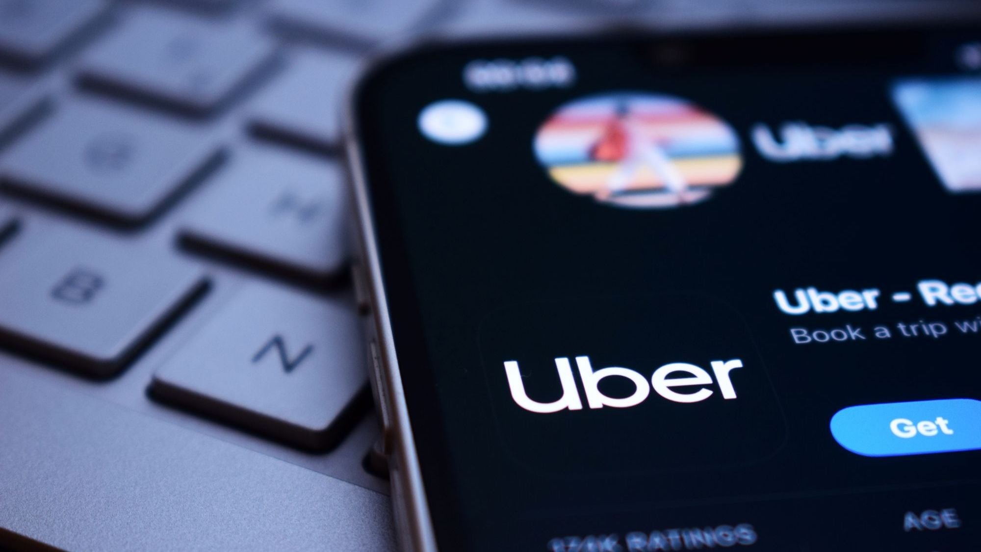 Parteneriat Uber – Raiffeisen Bank: 600 de lei pentru utilizatorii care își deschid cont