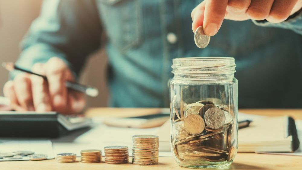 Cont de economii pentru firme: Banii din cont pe care nu îi folosești pot aduce dobândă de 4% pe an