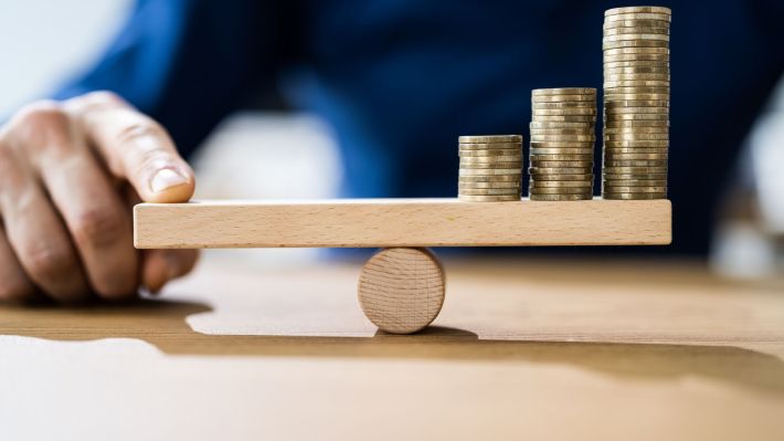 Unul din doi români nu economisește din cauza inflației