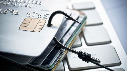Black Friday 2024, infractorii au stat cu ochii pe datele cardurilor ca pe reduceri: Visa a blocat cu 159% mai multe tranzacții ca anul trecut