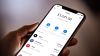 Revolut lanseaza serviciul prin care romanii pot cumpara actiuni la Apple, Facebook sau Tesla