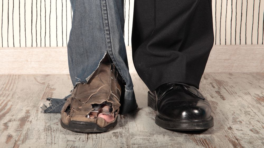 Românii cred că se pricep la bani, dar aproape jumătate nu ar rezista mai mult de o lună fără venituri