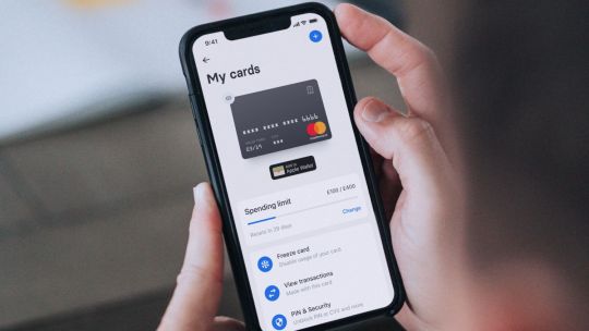 Revolut optimizează operațiunile pentru clienții business