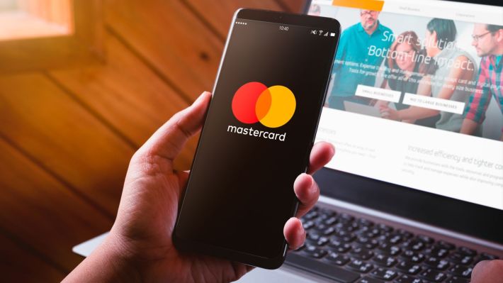 Mastercard grăbește trecerea către cardurile sustenabile