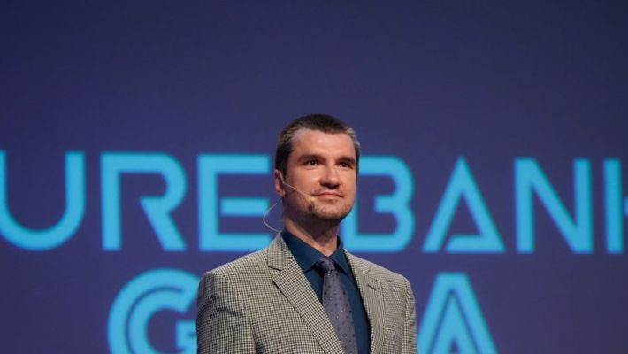 Cât de apropiați sunteți de băncile cu care colaborați?