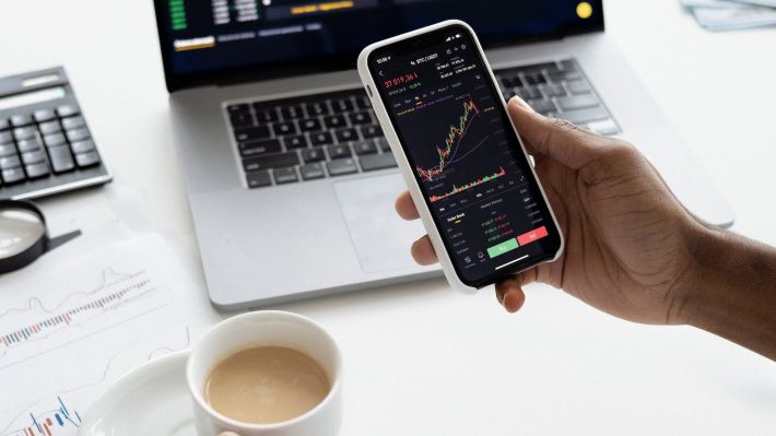 XTB oferă dobânzi pentru fondurile neinvestite în lei