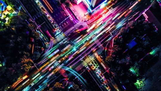 Parteneriat extins între EY și Microsoft, într-un program de 1 miliard de dolari