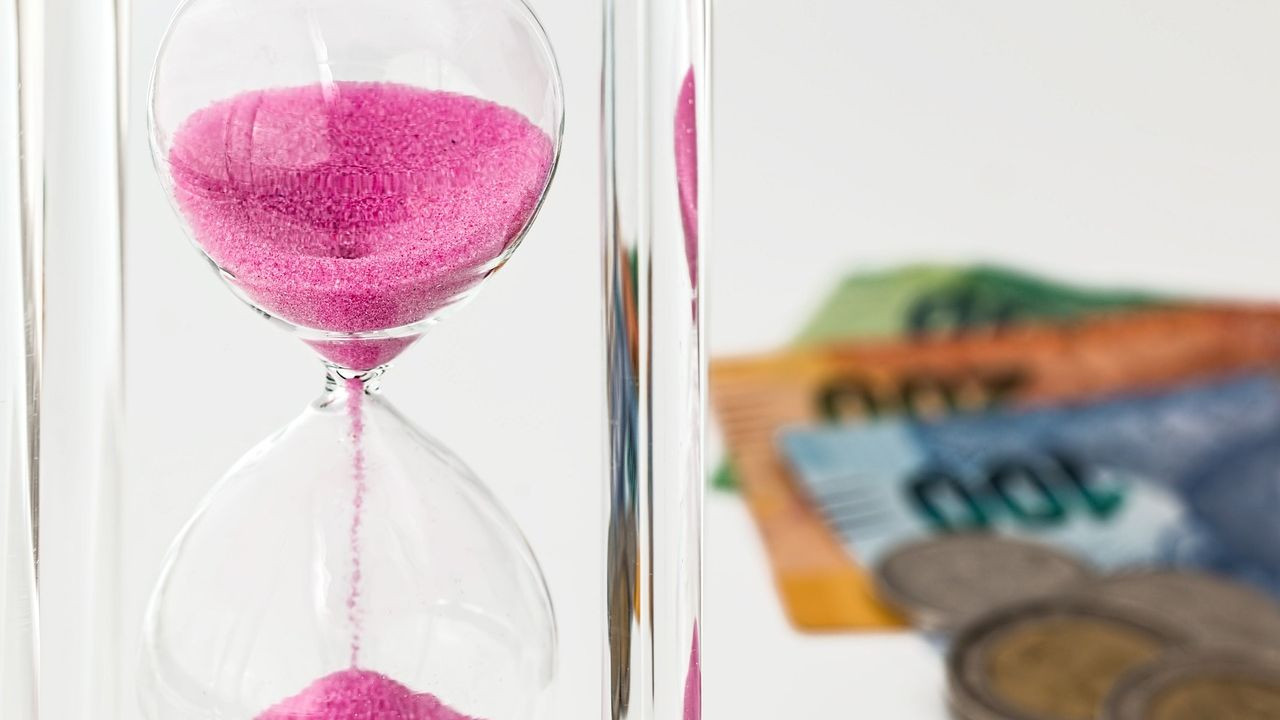 UniCredit lansează un nou depozit bancar: Oferă 6,3% pe an pentru „banii proaspeți” aduși la bancă