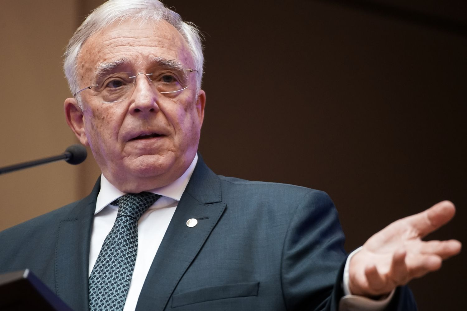 Consumul va fi baza economiei în 2024