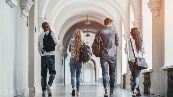 Exim Banca Românească lansează împrumuturi pentru studenți pentru care garantează statul