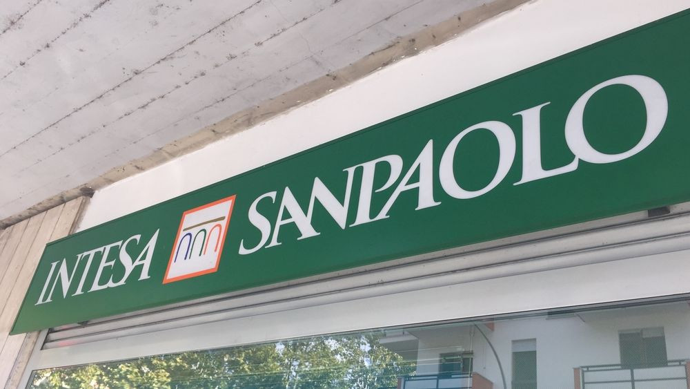 Grupul Intesa Sanpaolo anunță cel mai mare profit din istorie: Italienii, care au cumpărat în România First Bank, se laudă cu profilul Zero-NPL