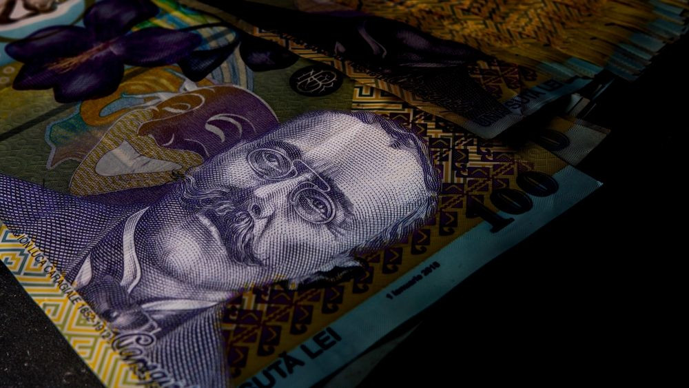 Salt Bank oferă 200 de lei dacă îți inviți prietenii în aplicație: Ce trebuie să facă clienții