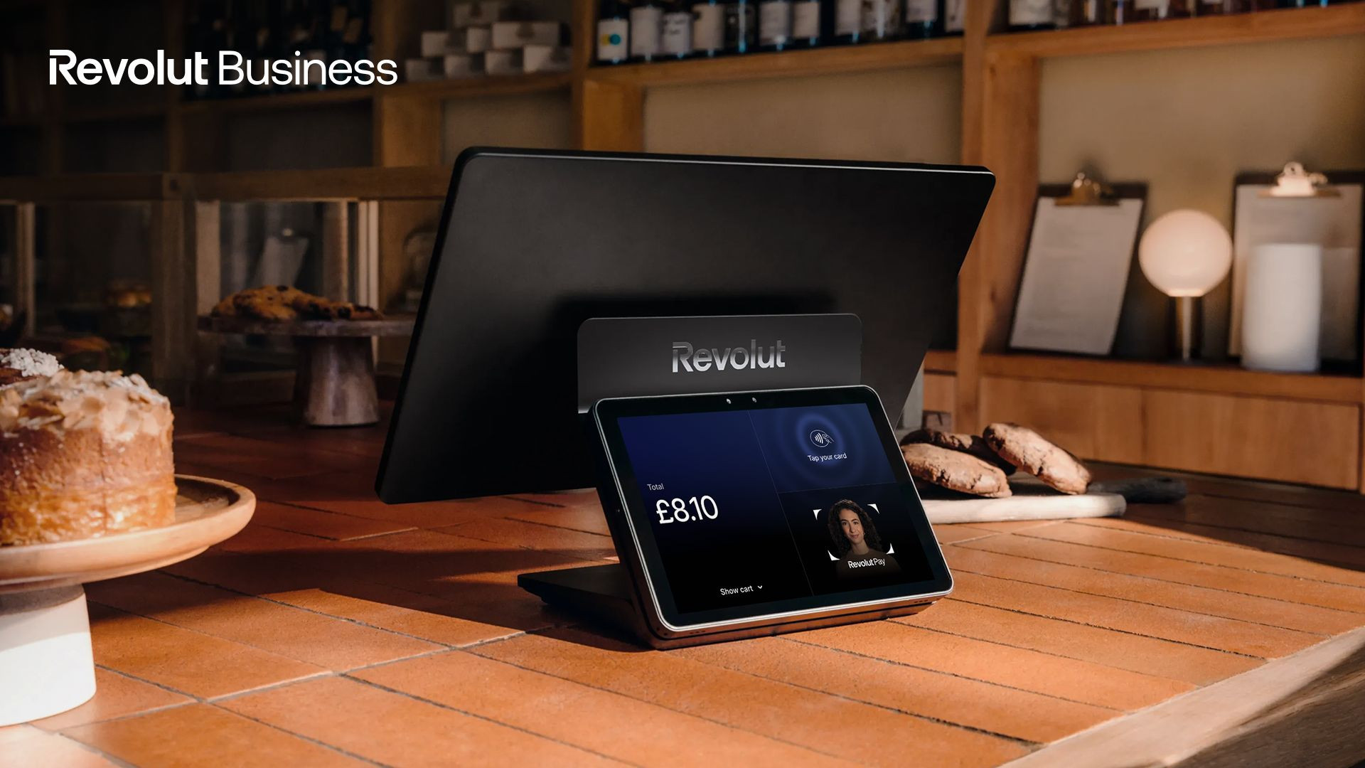 Revolut lansează plata „cu zâmbete”: clienții pot achita fără card sau telefon, prin recunoaștere facială