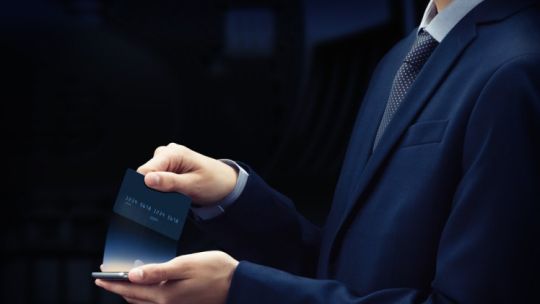 Profilul romanului care utilizeaza fintech-uri: Are 30 de ani, face plati catre Ali Express, BRD si merge cu Uber