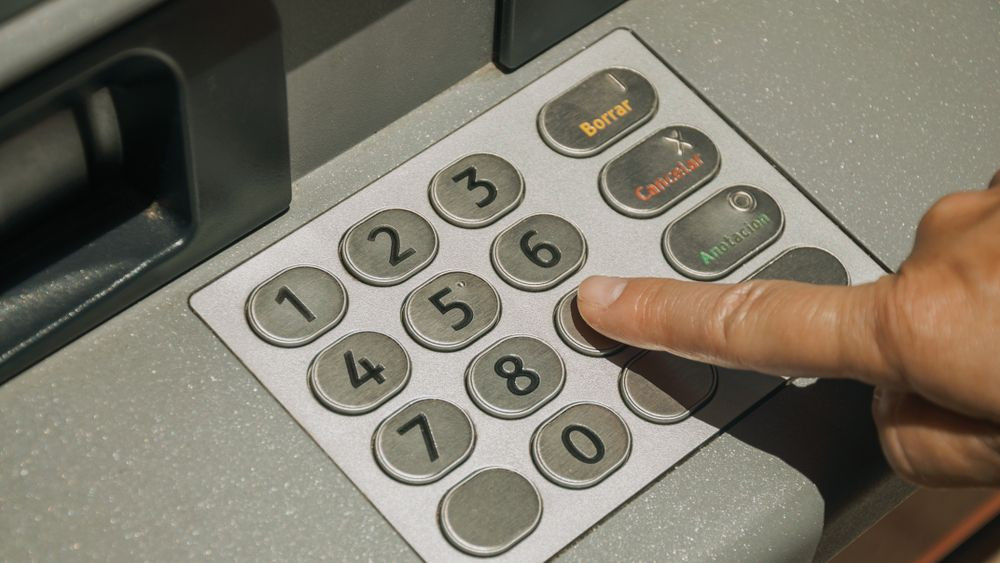 De la ATM-uri vulnerabile la tranzacții sigure: Cum a dispărut skimming-ul din România