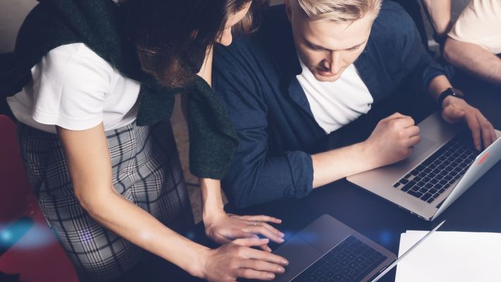 Firmele românești investesc până la 8.000 euro în digitalizare pentru a combate inflația