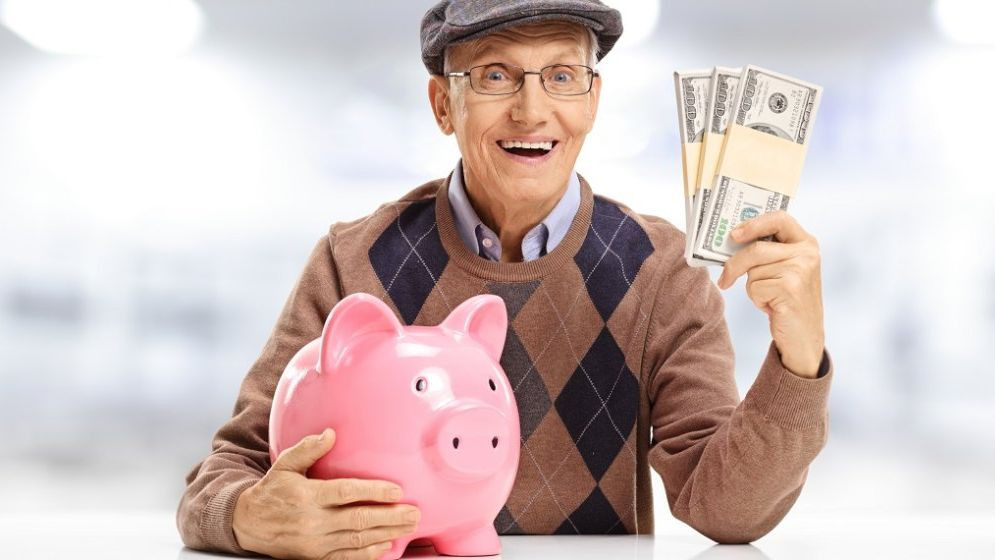Ce generație se pricepe cel mai bine la bani? Cei de 50-64 de ani îi întrec pe tineri