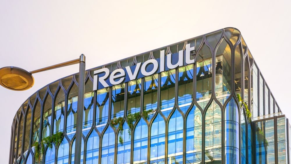 Revolut își dezvoltă propriul „creier” AI pentru bani: Lansează un departament de cercetare care va analiza fraudele, riscul de credit și recomandările pentru clienți