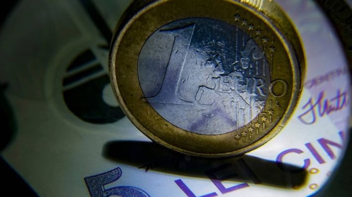 Banca Națională are o nouă „jucărie” care tipărește euro, dar Isărescu spune vor dura cel puțin 5 ani până să ne „permitem” să visăm măcar la aderare