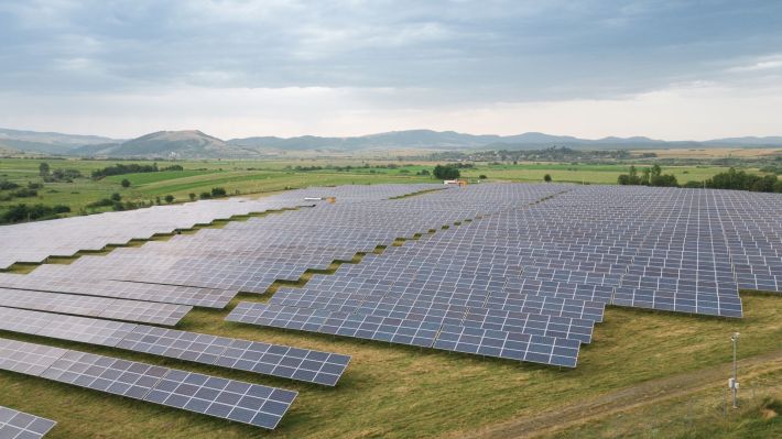 UniCredit dă 39,3 milioane de euro pentru centrala fotovoltaică de la Șărmășag