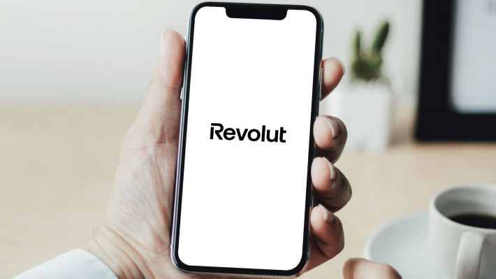 Revolut adaugă o funcție nouă: folosește algoritmii pentru a proteja utilizatorii de hoții de buzunare