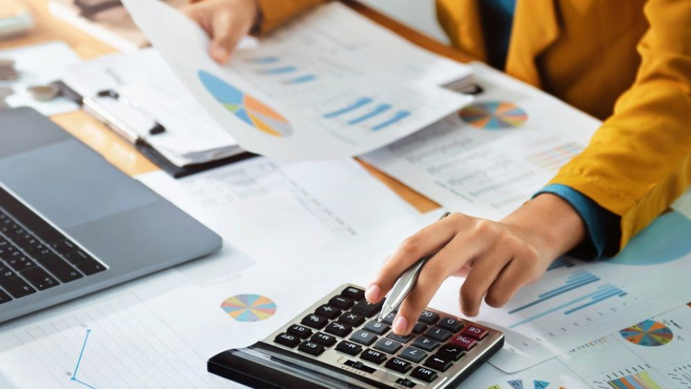 Antreprenorii din România au o nouă variantă pentru a găsi contabili: Ce lansează Raiffeisen Bank
