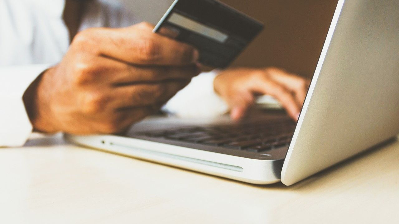 Marțea Mastercard începe în ianuarie: românii primesc cashback de 10% dacă plătesc online taxele și impozitele