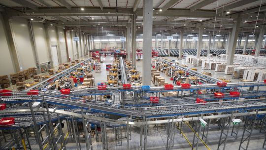 5 tendințe cheie din comerțul online în 2025: Ce crede eMAG că va îmbunătăți experiența clienților