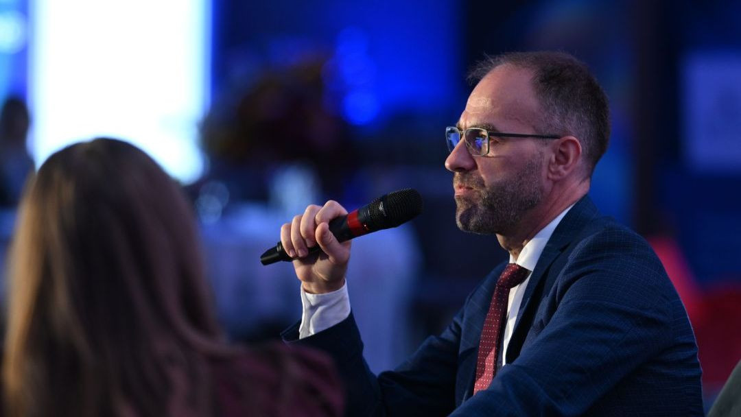 EXCLUSIV | Șeful ADR acuză că MAI nu vrea aplicația pentru citirea buletinelor electronice: „Există o temere de pierdere a controlului. Nu m-au aruncat pe geam, dar mi-au dat un brânci pe scări”
